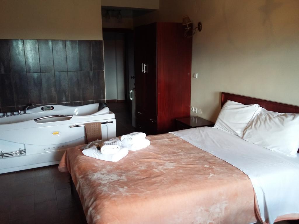 Káto Loutrákion Voreas Hotel חדר תמונה
