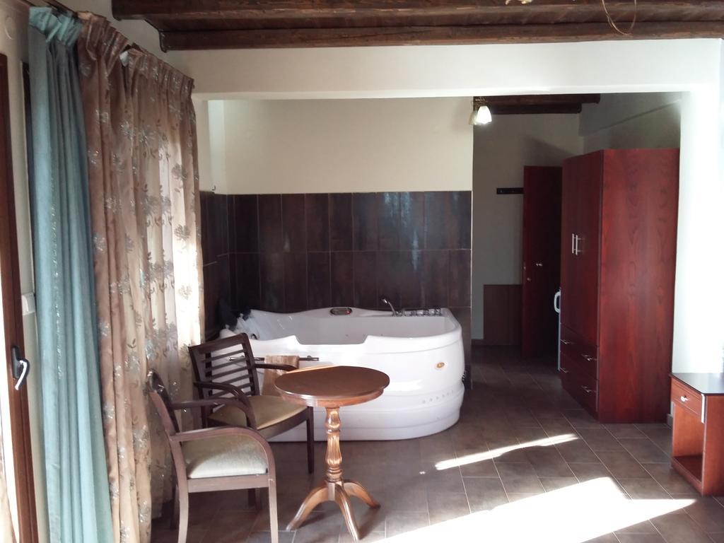 Káto Loutrákion Voreas Hotel חדר תמונה